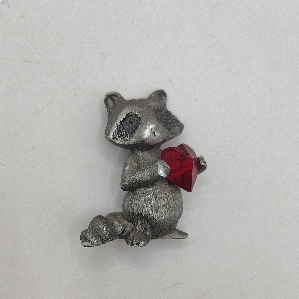 1983 Vintage SPOONTIQUES Pewter Raccoon Figurine with Red Rhinestone Heart 1.5"